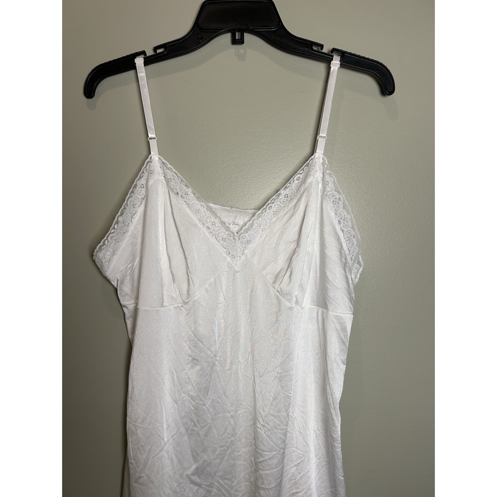 Vanity Fair Women's Size 40 White Lace Satin Cami slip Top Adjustable Straps EUC - Picture 2 of 11